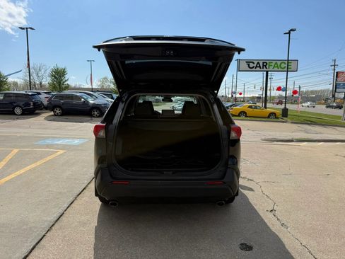 Used 2021 Toyota RAV4 XLE AWD/4WD image 13