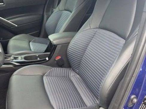 Used 2025 Toyota Corolla Cross AWD Hybrid w/ Convenience Package image 8