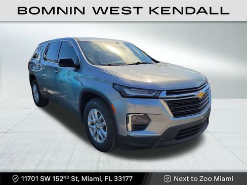 Used 2023 Chevrolet Traverse LS image 1