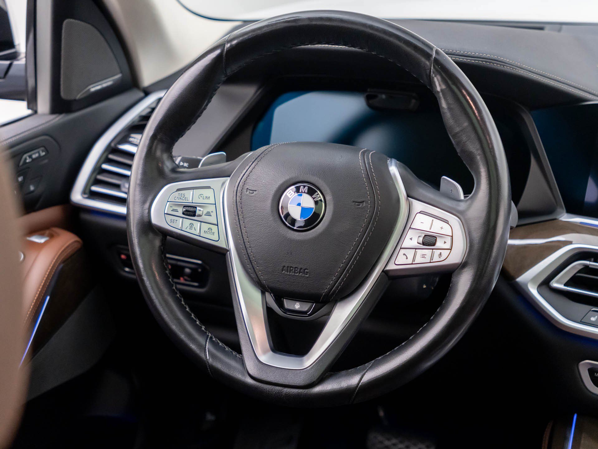 Used 2020 BMW X7 xDrive40i w/ Premium Package AWD/4WD image 12