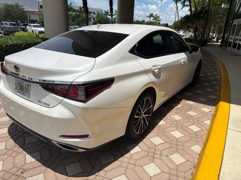 Used 2025 Lexus ES 350 w/ Premium Package FWD image 8