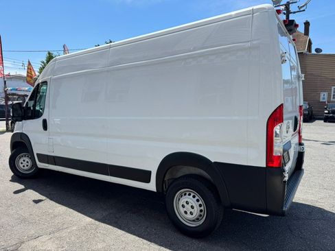 Used 2024 RAM ProMaster 2500 w/ Convenience Group FWD image 3