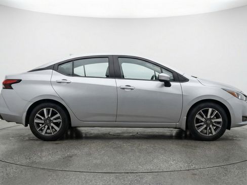 Used 2025 Nissan Versa SV image 11