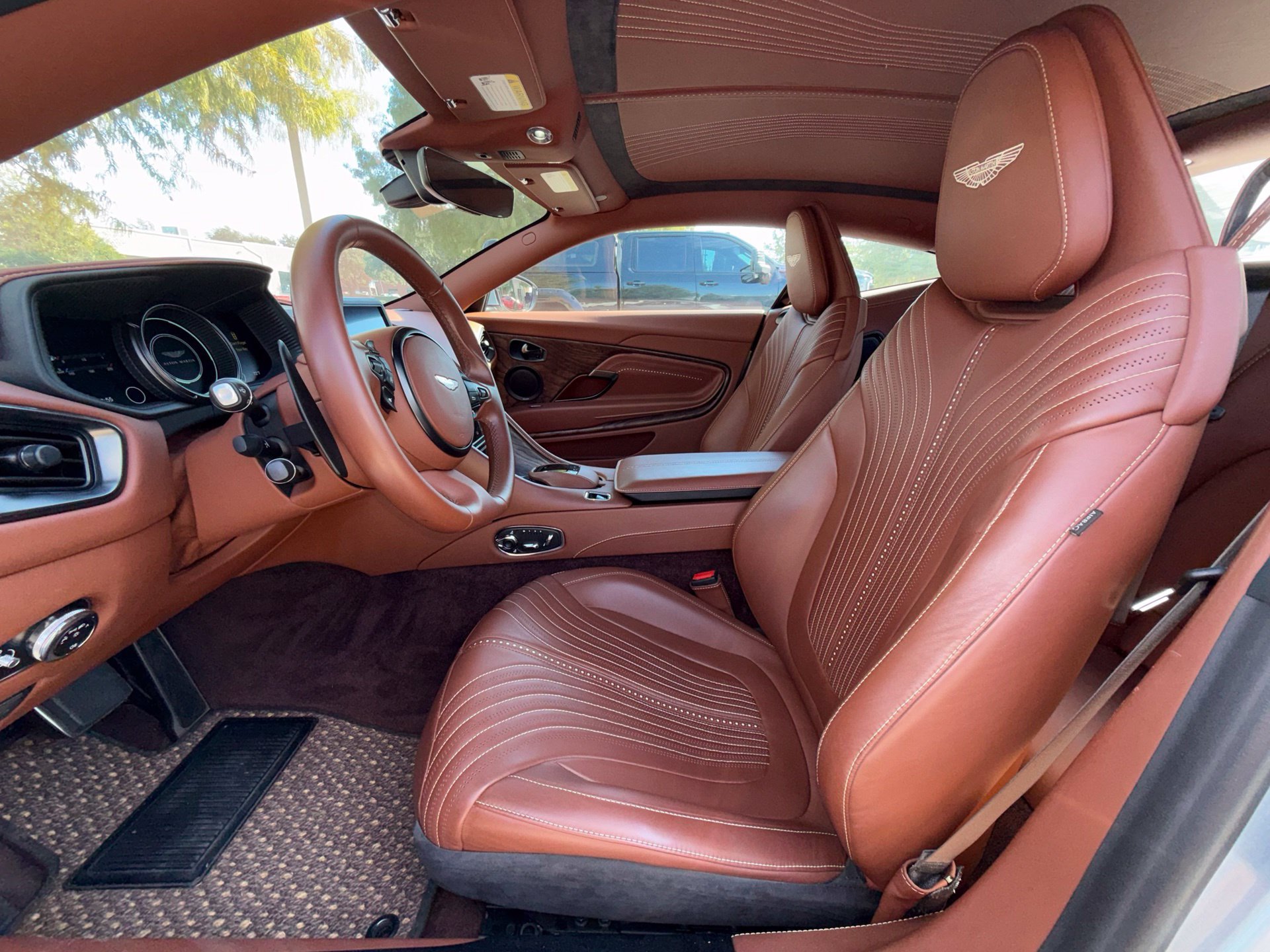 Used 2018 Aston Martin DB11 V12 RWD image 10
