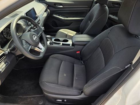 Used 2024 Nissan Altima 2.5 SV FWD image 32