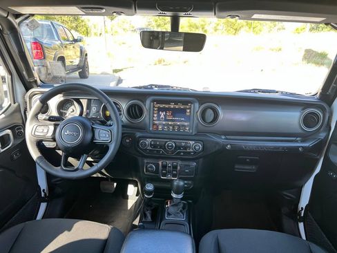 Used 2023 Jeep Wrangler Unlimited w/ Cold Weather Group AWD/4WD image 22