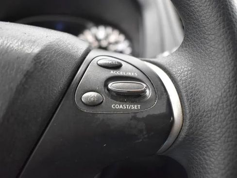 Used 2020 Nissan Pathfinder S FWD image 23