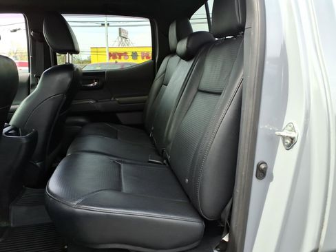 Used 2020 Toyota Tacoma TRD Off-Road w/ TRD Premium Off Road Package image 24