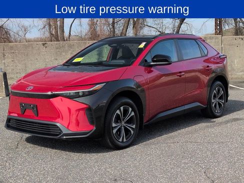 Used 2024 Toyota bZ4X XLE w/ Weather Package image 7