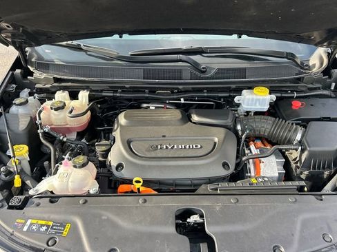 Used 2022 Chrysler Pacifica Touring-L image 38