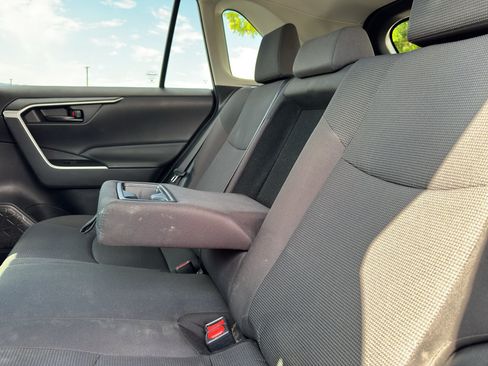 Certified 2021 Toyota RAV4 LE FWD image 10