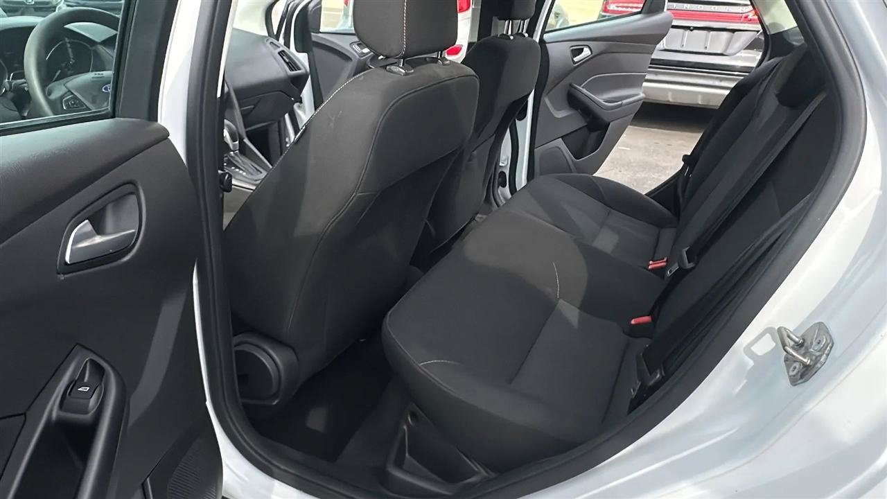Used 2018 Ford Focus SE w/ SE Appearance Package FWD image 27