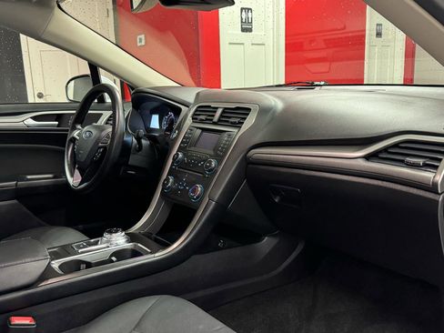 Used 2018 Ford Fusion SE FWD image 22