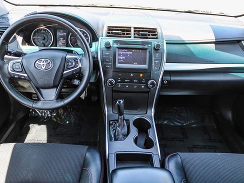Used 2017 Toyota Camry SE FWD image 14