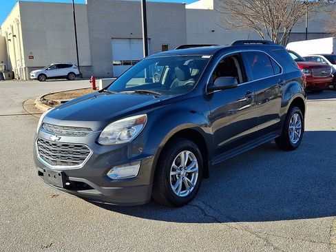 Used 2017 Chevrolet Equinox LT image 3