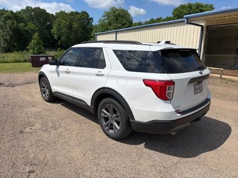 Used 2024 Ford Explorer XLT w/ Equipment Group 202A RWD image 4