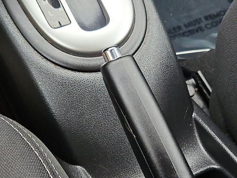 Used 2014 Nissan Versa SV image 20