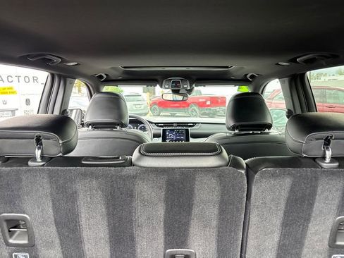 Used 2024 Jeep Grand Cherokee Altitude RWD image 33