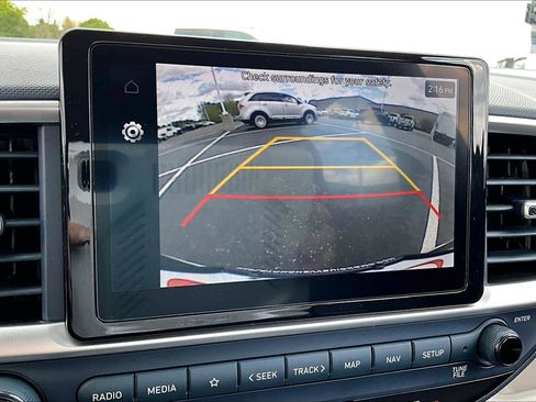Used 2024 Hyundai Venue Limited FWD image 21