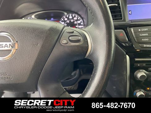 Used 2018 Nissan Pathfinder SV FWD image 15