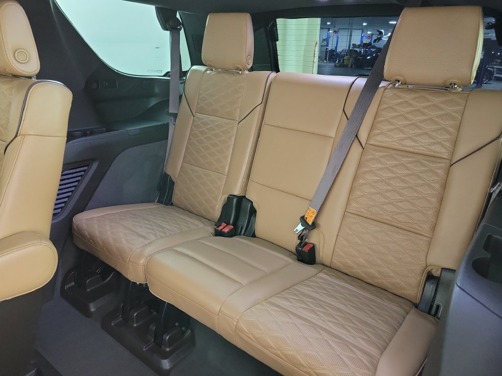 Used 2022 Cadillac Escalade Premium Luxury AWD/4WD image 12