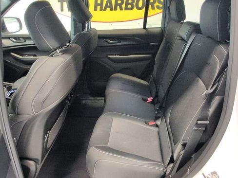 New 2025 Jeep Grand Cherokee Laredo w/ Luxury Tech Group I image 23