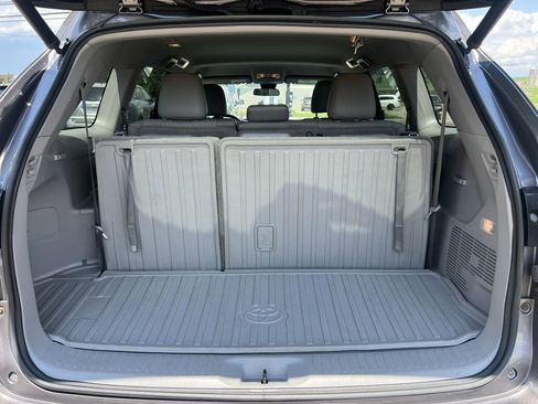 Used 2017 Toyota Highlander LE image 15