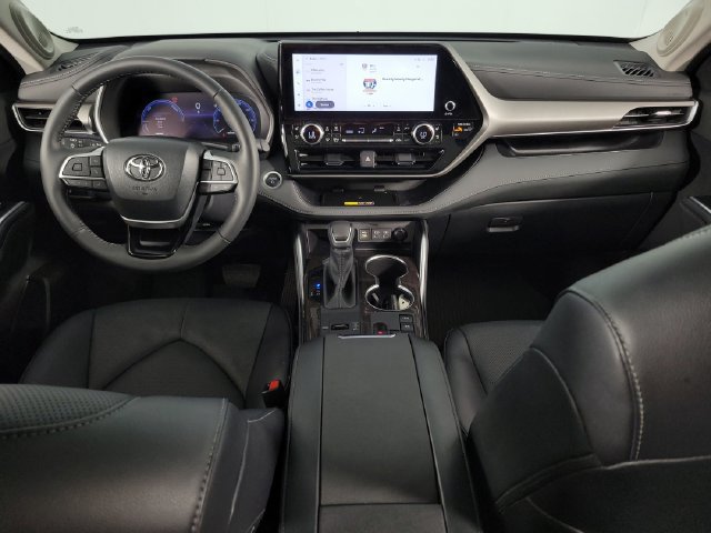 Used 2026 Toyota Highlander Limited AWD/4WD image 27
