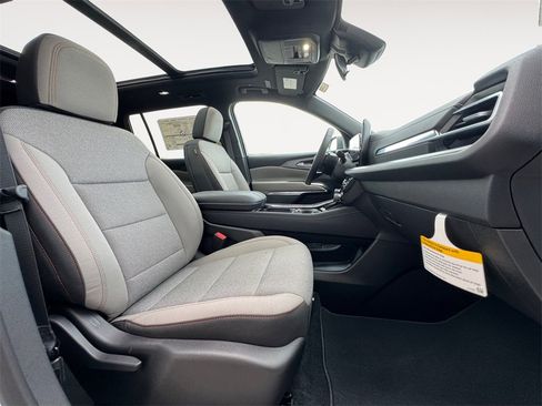 New 2026 Chevrolet Traverse LT w/ Sun and Wheel Package image 15