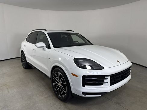 Certified 2025 Porsche Cayenne S AWD/4WD image 9
