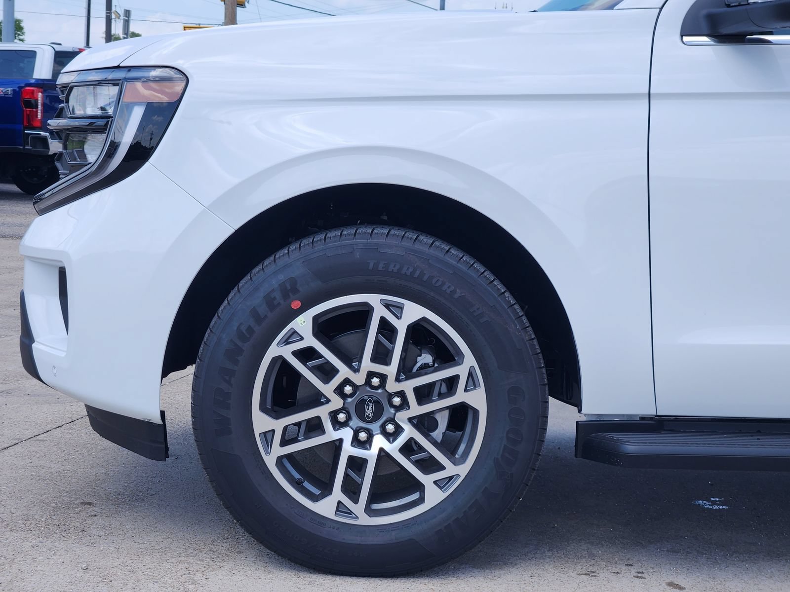 New 2026 Ford Expedition Active RWD image 9