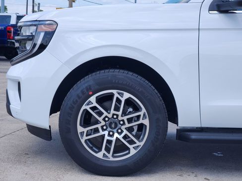 New 2026 Ford Expedition Active RWD image 9