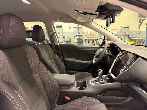 Used 2025 Subaru Outback Premium image 29