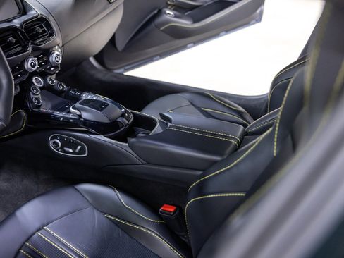 Used 2022 Aston Martin V8 Vantage Coupe RWD image 36