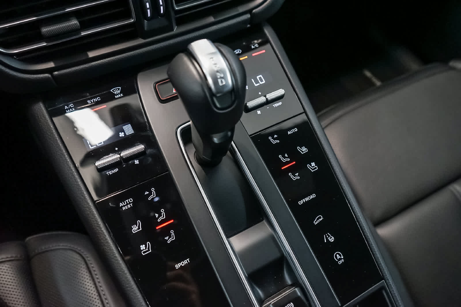 Certified 2026 Porsche Macan AWD/4WD image 25