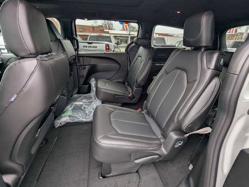 New 2026 Chrysler Pacifica Select image 19