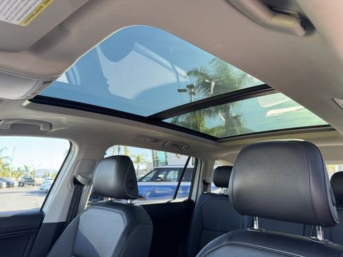 Certified 2021 Volkswagen Tiguan SE w/ Panoramic Sunroof Package image 32