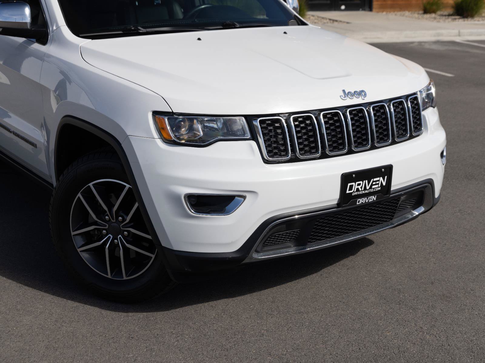 Used 2019 Jeep Grand Cherokee Limited AWD/4WD image 3