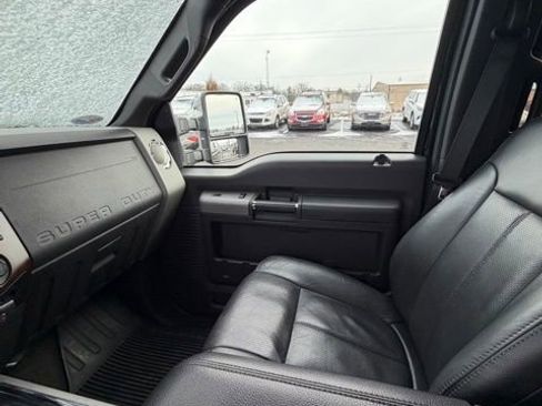 Used 2012 Ford F250 Lariat w/ Chrome Pkg image 17