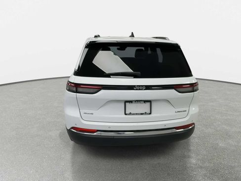 Used 2024 Jeep Grand Cherokee Laredo AWD/4WD image 7