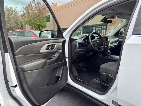 Used 2020 Chevrolet Traverse LS image 21