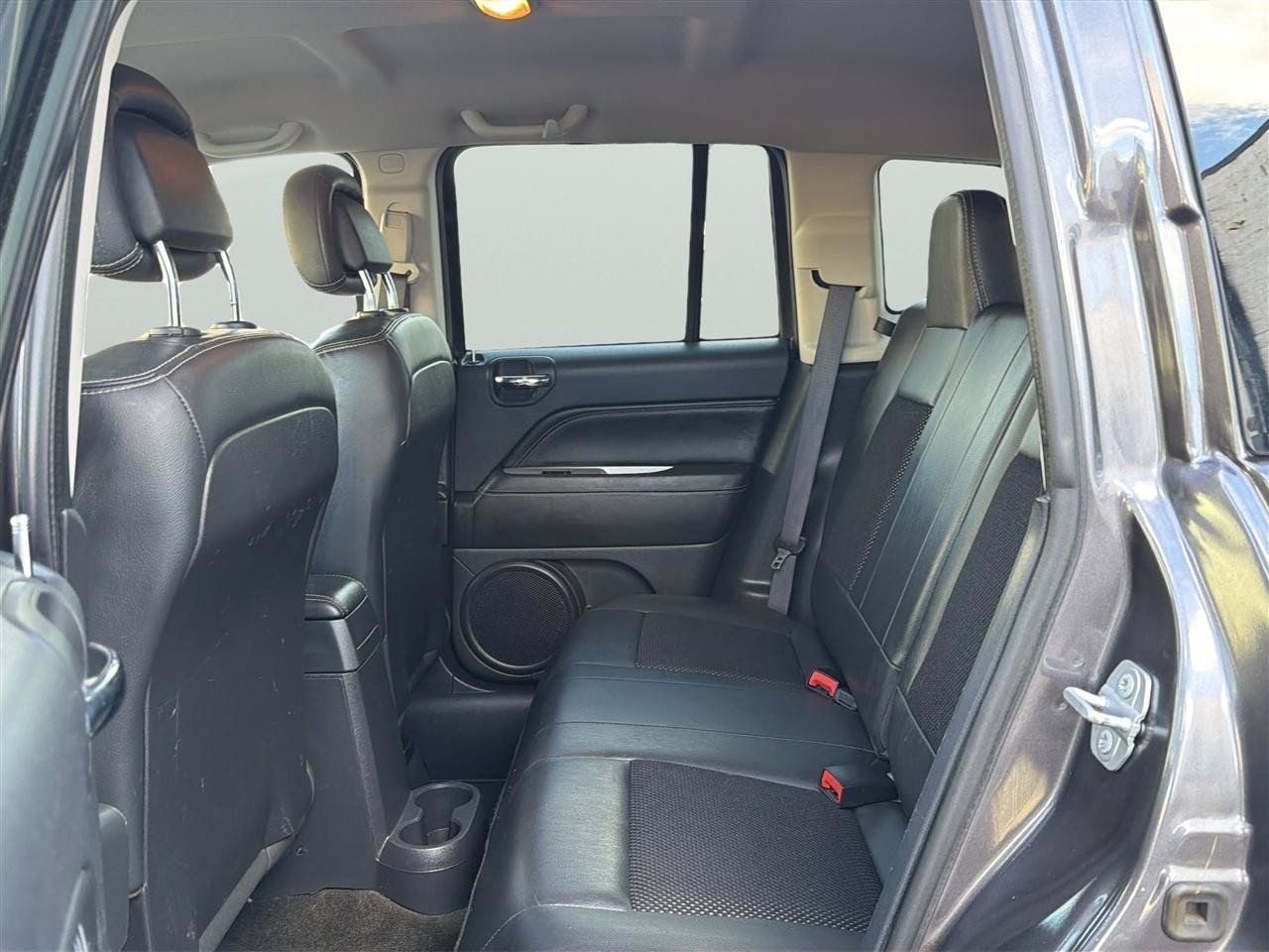 Used 2016 Jeep Compass Latitude FWD image 16