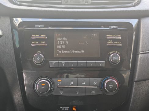 Used 2017 Nissan Rogue S image 17