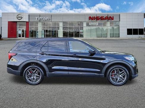 Used 2025 Ford Explorer ST-Line w/ ST-Line Street Pack AWD/4WD image 3