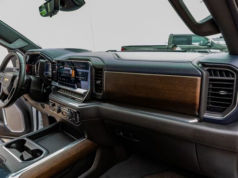 Used 2024 Chevrolet Silverado 3500 High Country w/ Technology Package image 18