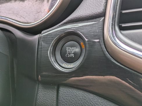 Used 2016 Jeep Grand Cherokee Laredo 75th Anniversary image 28