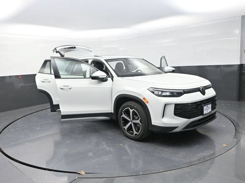 New 2026 Volkswagen Tiguan SE AWD/4WD image 29