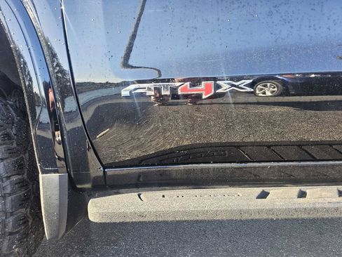 Used 2022 GMC Sierra 1500 AT4X image 5