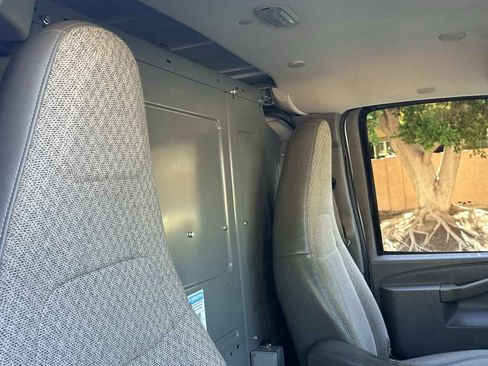 Used 2017 Chevrolet Express 2500 RWD image 15
