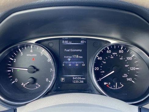 Used 2014 Nissan Rogue SV image 9